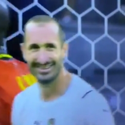 Ο Κιελίνι αποθέωσε τον Ντε Μπρόινε για το απίστευτο σουτ που έκανε (vid)