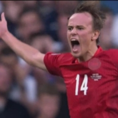 Την επομένη του ημιτελικού ο Ντάμσγκααρντ επισκέφτηκε την ομάδα της γειτονιάς και υπέγραψε αυτόγραφα σε παιδιά