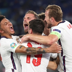 Οι Αγγλοί έσπειραν τρόμο και καλπάζουν για κούπα! (vid)