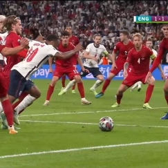 Βενγκέρ: «Δεν έγινε πέναλτι, απορώ γιατί ο VAR δεν έστειλε τον διαιτητή στο μόνιτορ» (vids)