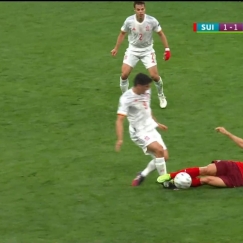 Αποβολή του Φρόιλερ για το αντιαθλητικό μαρκάρισμα στον Μορένο (vid)