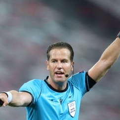 Ντάνι Μακέλι: Ο διαιτητής που «βράζει» όλη η Ευρώπη μαζί του πλην των Άγγλων (vids)