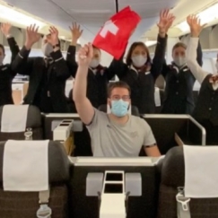 Ο Ελβετός viral οπαδός είδε την εθνική του να αποκλείεται στο πρώτο δωρεάν ταξίδι του (pics)