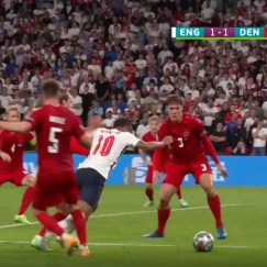 Κλάτενμπεργκ για το πέναλτι: «Θα 'πρεπε να το δει στο μόνιτορ, δεν ξέρω αν θα το έδινα σε τόσο μεγάλο ματς»