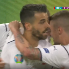 Ο Σπινατσόλα έσωσε το 2-2 στη γραμμή και «τρέλανε» τους συμπαίκτες του (vid)