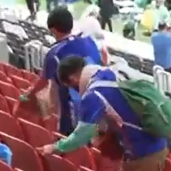 Το ξανάκαναν οι Ιάπωνες φίλαθλοι, έμειναν να καθαρίσουν τις εξέδρες σε ματς που δεν έπαιζε καν η ομάδα τους (vid)