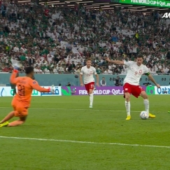 O Λεβαντόφσκι έκανε το 2-0 κόντρα στη Σαουδική Αραβία με το πρώτο του γκολ σε Παγκόσμιο Κύπελλο και ξέσπασε σε κλάματα (vid)