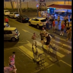Αδιανόητο ξύλο ανάμεσα σε Άγγλους και Ουαλούς οπαδούς (vid)