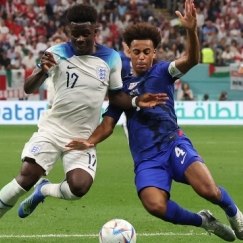 Football vs Soccer στο «Χ» και αγκαλιά με τους «16» τα Τρία Λιοντάρια (vid)