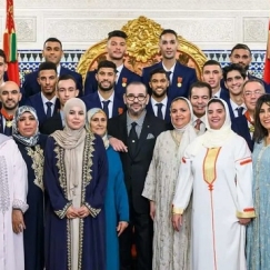 Οι παίκτες της εθνικής Μαρόκο επισκέφθηκαν τον βασιλιά της χώρας με τις μητέρες τους