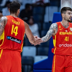 Τα αδέρφια Χερνανγκόμεθ με την εθνική Ισπανίας.