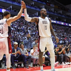 Ο Στεφ Κάρι και ο ΛεΜπρόν Τζέιμς. 