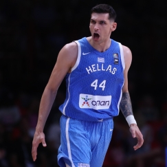 Ο Ντίνος Μήτογλου με τη φανέλα της Εθνικής ομάδας