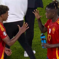 Τα παιδία παίζει: Γιαμάλ και Γουίλιαμς κάνουν πέτρα ψαλίδι χαρτί για το παγούρι του νερού (vid)