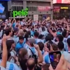 Έκαναν την «Times Square»... Μπουένος Άιρες οι οπαδοί της Αργεντινής!