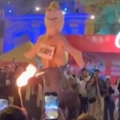Ξεφεύγει το πράγμα στην Παραγουάη: Έκαψαν ομοίωμα του Μπαπέ σε φεστιβάλ!