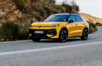 Οδηγήσαμε το Volkswagen T-Roc 1.5 TSI R-Line, το γερμανικό best seller που κοιτάζει ψηλά