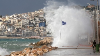Θυελλώδεις άνεμοι έως την Κυριακή: Σε ποιες περιοχές θα ξεπεράσουν τα 100 χλμ./ώρα οι ριπές