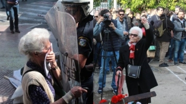 Πέθανε η Κατίνα Μανιτάρα: Η γυναίκα - σύμβολο της Εθνικής Αντίστασης που είχαν ψεκάσει με χημικά τα ΜΑΤ (vid)
