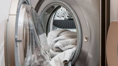 «Η αντίστροφη μέτρηση μόλις ξεκίνησε»: Ο κανόνας των 30 λεπτών στο πλύσιμο των ρούχων
