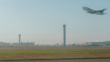 Επιβάτιδα αποκαλύπτει πώς είναι πραγματικά να πετάς στην πιο επικίνδυνη πτήση του κόσμου