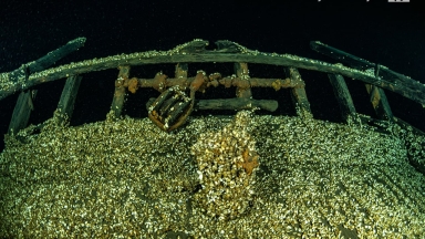 «Εντελώς άθικτο»: Η ανακάλυψη στον βυθό λίμνης που άφησε άφωνους τους δύτες