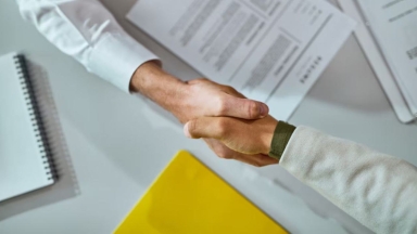 Η συμβουλή του LinkedIn για όσους θέλουν να αλλάξουν δουλειά το 2026: «Εκεί βρίσκονται πολλές ευκαιρίες»