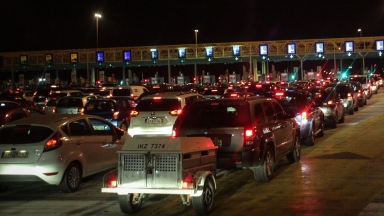 Έξοδος Χριστουγέννων: Ουρές χιλιομέτρων - Live ο χάρτης με τα μπλόκα