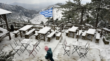 Καιρός: Χριστούγεννα με καταιγίδες και Πρωτοχρονιά με χιονοπτώσεις – Kύμα κακοκαιρίας από το βράδυ