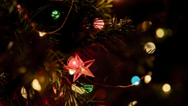 Πόσο ρεύμα καίνε καθημερινά τα φωτάκια του χριστουγεννιάτικου δέντρου