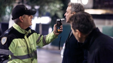 «Ντου» Μητσοτάκη σε μπλόκο αλκοτέστ στην Αθήνα: «Η οδική ασφάλεια είναι υπόθεση όλων μας» (vid) 