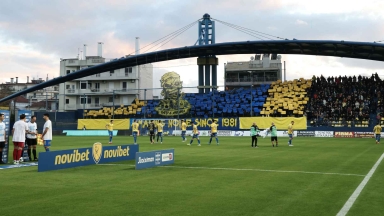 Εξωφρενικό περιστατικό στο Παναιτωλικός-Ολυμπιακός: Ξυλοκόπησαν πατέρα μπροστά στον 11χρονο γιο του