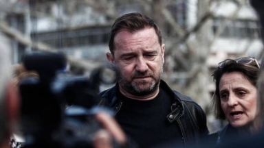 «Απόλυτη χυδαιότητα»: Οργή Νίκου Πλακιά για την ευχετήρια κάρτα της Hellenic Train