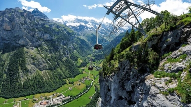 Το εντυπωσιακό χωριό που δεν υπάρχουν δρόμοι: Το φτάνεις μόνο με τελεφερίκ που κόβει την ανάσα