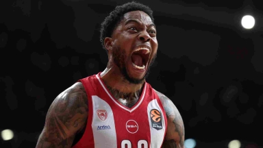 Ταϊρίκ Τζόουνς: Το «θηρίο» που έλειπε από τη ρακέτα του Ολυμπιακού