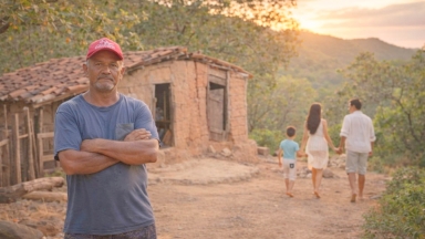 Οικογένεια ζει μόνη της στην κορυφή ενός βουνού εδώ και 50 χρόνια