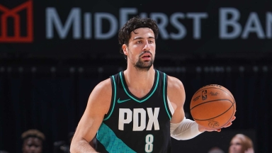 Απίθανος Άβντιγια, άγγιξε το triple-double σε τρεις περιόδους και πάτησε τους Τζαζ