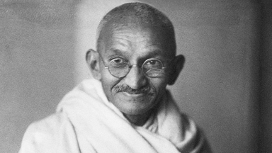 «Ζήσε σαν να πεθαίνεις αύριο»: Το διαχρονικό μάθημα του Μαχάτμα Γκάντι