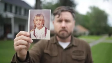 Μεγάλωσε ως κορίτσι, αλλά στα 19 έμαθε την αλήθεια για το σώμα του: Η τραυματική αποκάλυψη που του άλλαξε τη ζωή