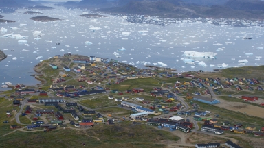 Γιατί ένα μικρό χωριό στην Αρκτική έγινε ο μεγαλύτερος φόβος του Τραμπ και το στρατηγικό όνειρο της Κίνας