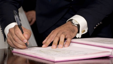 Ακυρώθηκε γάμος στην Ολλανδία επειδή οι όρκοι γράφτηκαν με ChatGPT: Έλειπε υποχρεωτική φράση