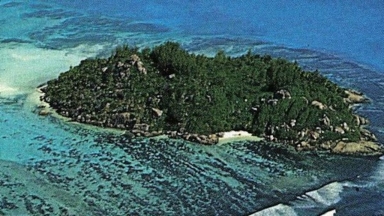 Βρετανός αγόρασε έρημο νησί στις Σεϋχέλλες: Χρόνια αργότερα απορρίπτει προσφορές εκατομμυρίων δολαρίων (vid)