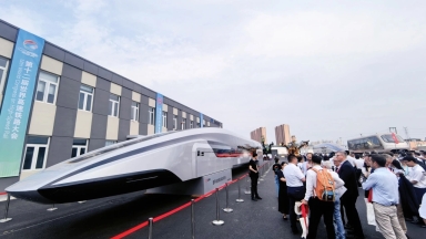 Η Κίνα αποκαλύπτει το ταχύτερο τρένο στον κόσμο: Αθήνα–Θεσσαλονίκη σχεδόν σε μία ώρα