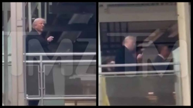 Προκλητικός ο Τραμπ: Έκανε άσεμνη χειρονομία σε εργαζόμενο εργοστασίου (vid)