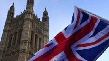 Βρετανία: Πώς επιχειρεί να «σβήσει» δημόσιο χρέος με χρήματα από φιλανθρωπικό ταμείο του 1927