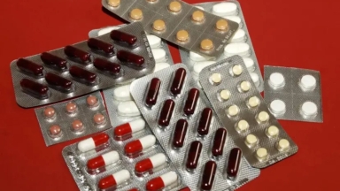 Tο χάπι της «αυτοπεποίθησης» που χρησιμοποιείται ήδη από ηθοποιούς και πολιτικούς: Οι κίνδυνοι που κρύβει