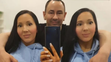 Δίδυμες που κάνουν τα πάντα μαζί έχουν τον ίδιο σύντροφο επί 14 χρόνια