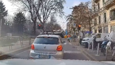 Βίντεο ντοκουμέντο από τη στιγμή που το τραμ στο Μιλάνο εκτροχιάζεται: Δύο νεκροί και 40 τραυματίες
