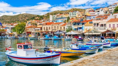 Το ελληνικό νησί που κάνει τους Βρετανούς να παραμιλάνε και αποθεώνεται στα διεθνή μέσα (vid)