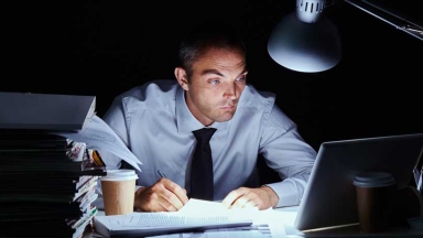 Ειδικός HR καταγγέλλει: «Οι εταιρείες εξαντλούν τους καλούς εργαζόμενους»